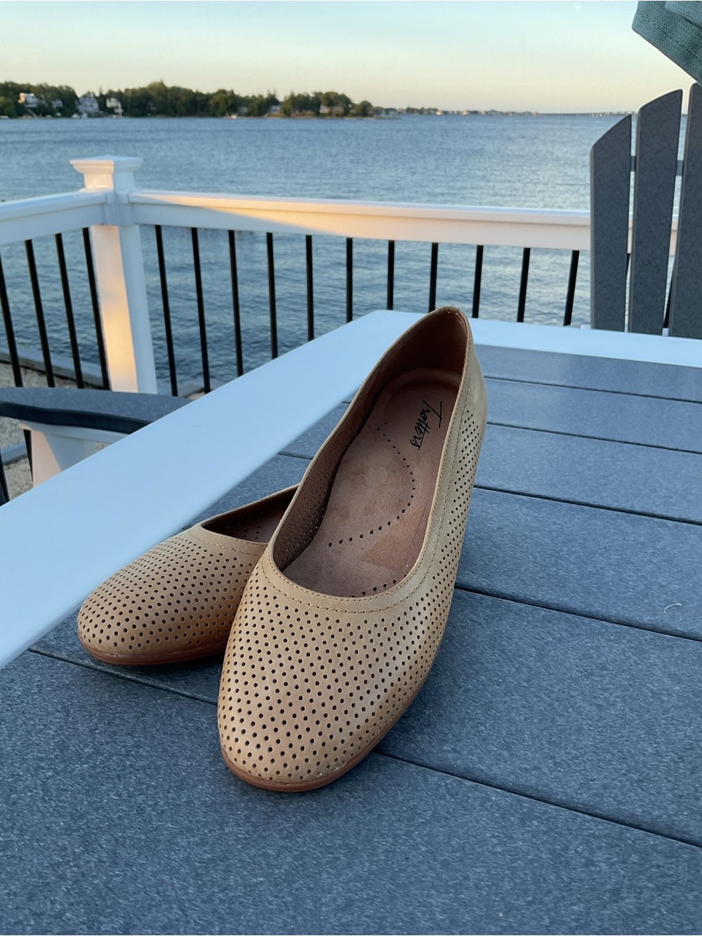 Trotters Women's Tan Perforated Slip-On Flats